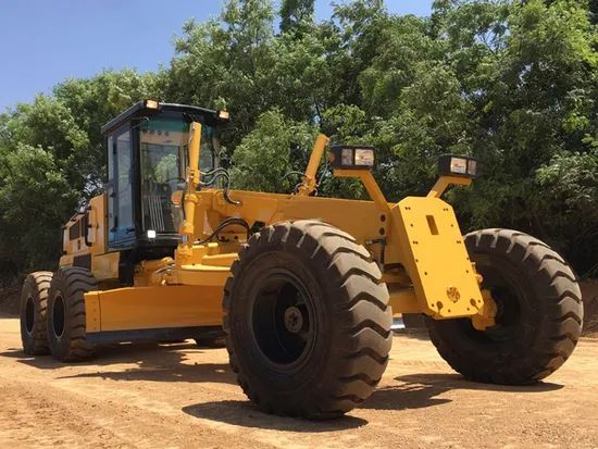 Small Road Motor Grader with Blade Ground Leveling Machine Py135c - Image 4