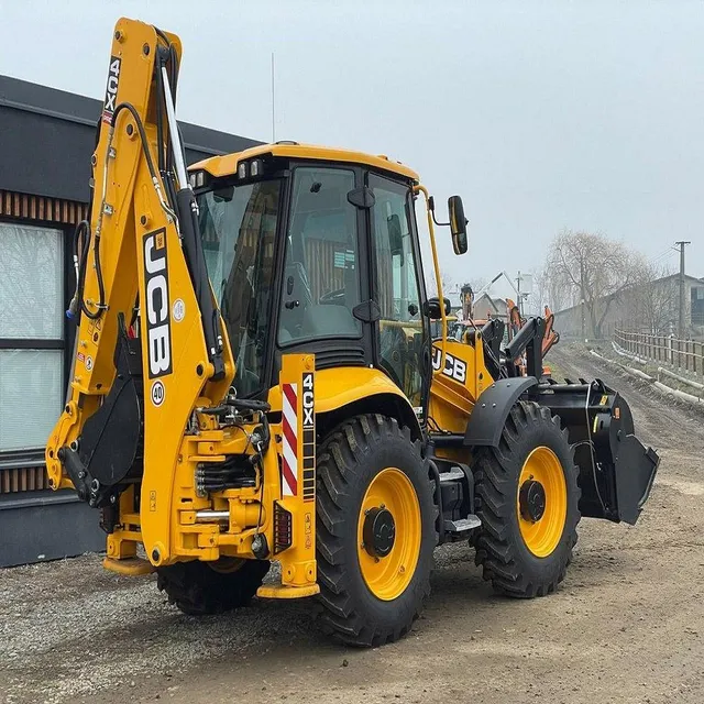 Used JCB 4CX Backhoe Loader 4WD Heavy-Duty Construction Machine with 2m Bucket JCB Engine 109HP 8800kg UK Origin - Image 1