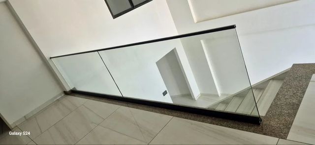Aluminium Glass Railing Visibility Clear Visibility Maintenance Low-maintenance Design Style Modern, Open Look Durability Rust-resistant, - Image 1