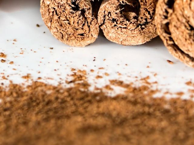 Cinnamon Powder (Dalchini Powder) Form Ground Origin India Purity 99% Min Aroma Sweet, Warm Packaging Size > 1000 g Moisture Content Max 10% - Image 1