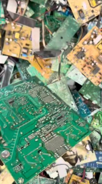 High Quality Circuit Board Scrap / PCB Scrap / Electronic Waste Scrap / Mixed Computer & Electronic Circuit Boards Avail - Image 4