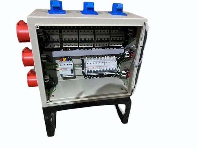 Three Phase 415 V 12 way Singal door Lt socket distribution box,TPN ...