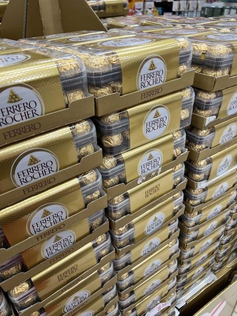 Buy Ferrero Rocher Premium Hazelnut Chocolate Confection Delicious Chocolate Candy with Golden Wrapped Pieces - Image 3