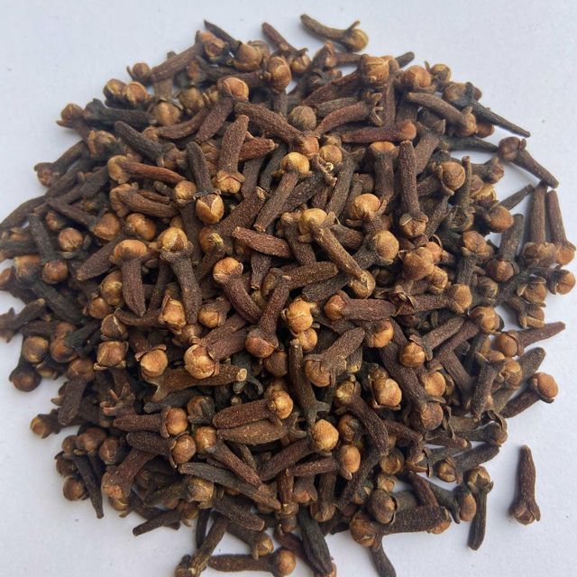 Premium Quality Whole Cloves for Wholesale – Carefully Selected Dried Cloves for Spice Distribution, Food Manufacturing, Health Products, Tea Blends, Oil Extraction, Global Export, Private Labeling, Flexible Packaging Options, and Fast Delivery - Image 3