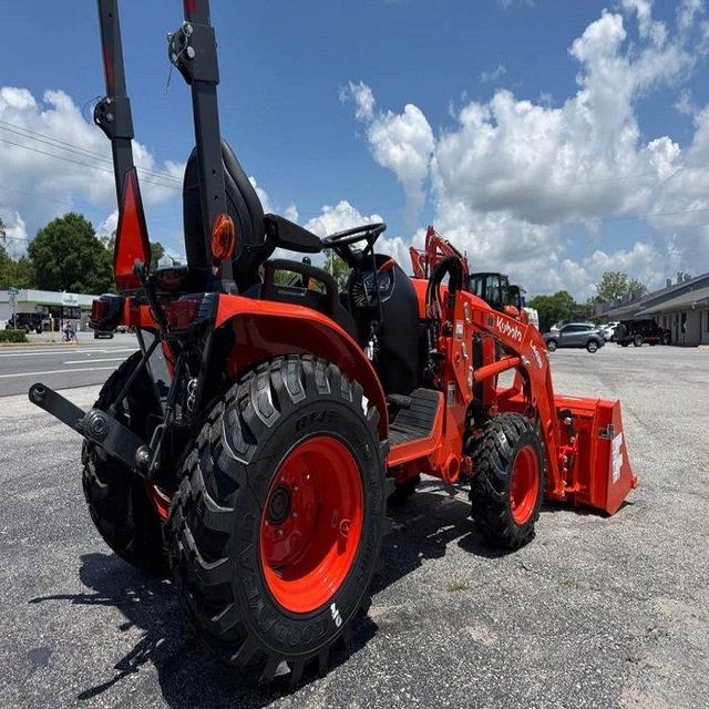 Fast Delivery Used Kubota Tractor B2601 4x4 with grass cutter 4wd Wheel Agricultural Equipment Tractor - Image 3