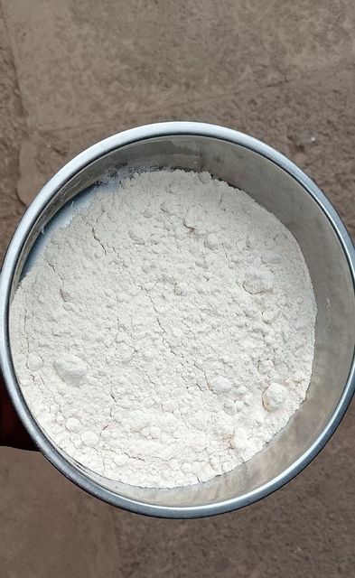 Cassava dry chips & Flour Organic Yes Features Floury Quality Analysed Grade Food grade Shelf Life 1 Year Content Starch >65% - Image 2