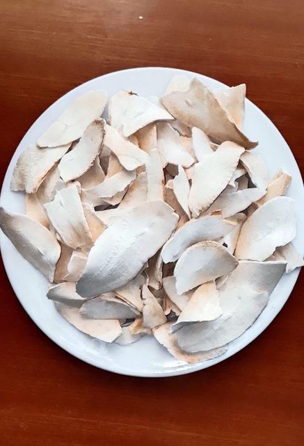 Cassava dry chips & Flour Organic Yes Features Floury Quality Analysed Grade Food grade Shelf Life 1 Year Content Starch >65% - Image 1