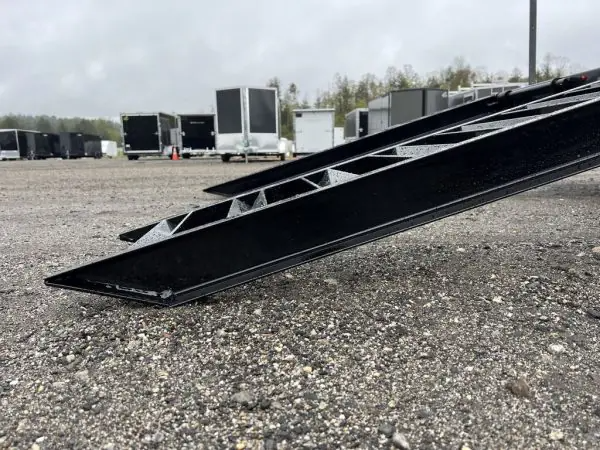 2024 Diamond C 8.5×24 15K Powder Coated Deckover Equipment Trailer - Image 4