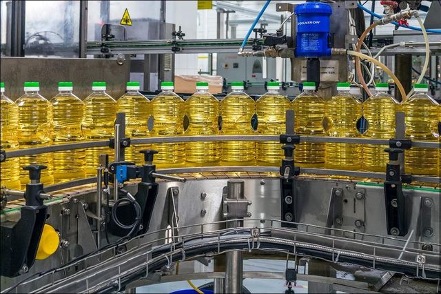 Sunflower Oil | Palm Oil | Coconut Oil | Groundnut Oil | Grade A Model Number 39383322 Packaging Details 993 cartons in 20 feet - Image 1