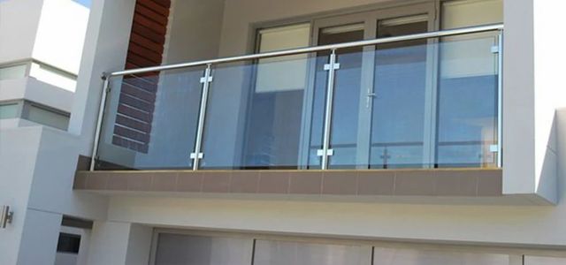 GI Glass Railing With Dorma Hardware Material GI Height 80 Inch Finish ...