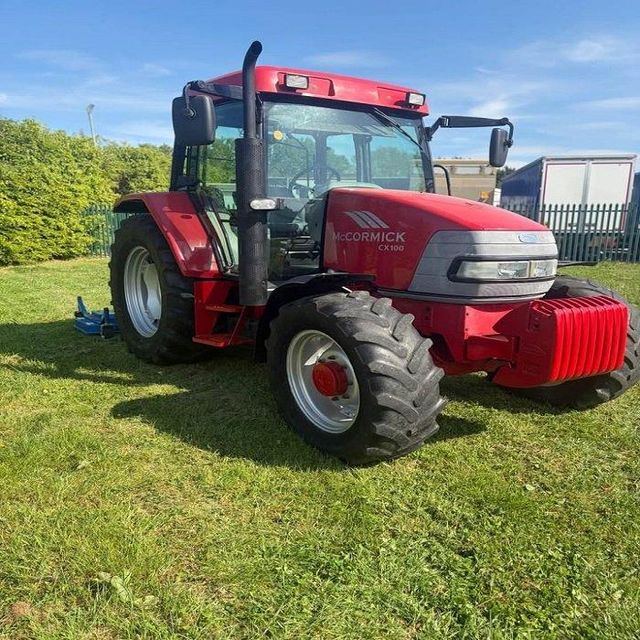 Factory price 4WD agricultural diesel tractor heavy duty farm machine high performance export quality powerful engine durable build - Image 3