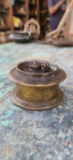 Pooja Antique Brass Round Oil Chirag, Size: 4 Inch Size 4 Inch Style Antique Material Brass Occasion Pooja Diya Shape - Image 3