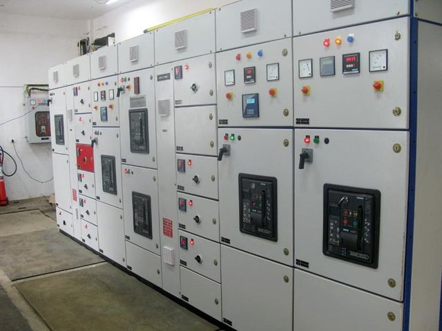 PDB Panels Power 415 Brand L&T No. of Ways 8 IP Rating IP55 Capacity 400 A Connection 3 Way Phase Three Phase Material Mild - Image 3