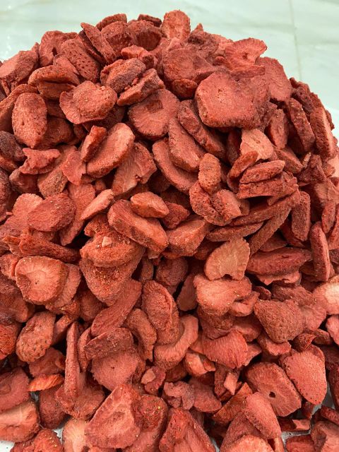 Natural Vietnam Dried Strawberry Chunks Made from Selected Fruit for Ice Cream Mix Granola Inclusion Candy Production - Image 4