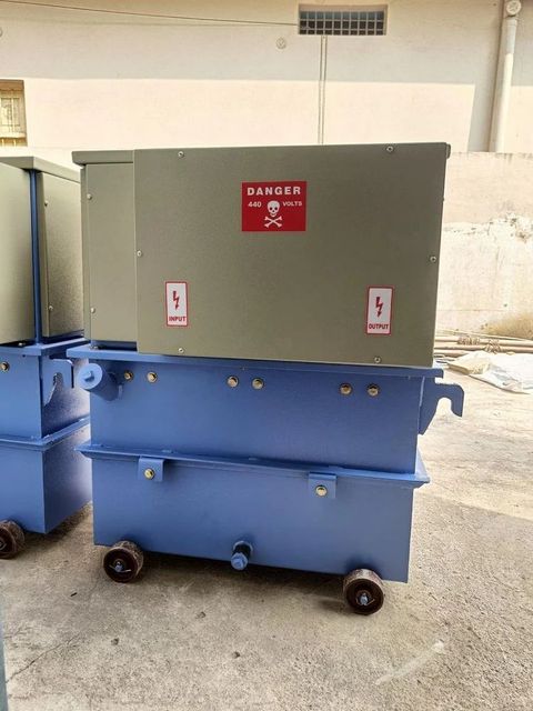Three Phase ECHOGEN 15 Kva Oil Cooled Servo Stabilizer Phase Three Phase Power Rating 15 Kva Load capacity 20 KVA Stabilizer Bypass - Image 2