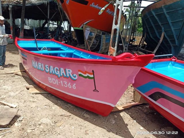 Petrol Frp Fishing Boats Height 3 Feet Length 16 Feet Width 5.6 Feet Power Source - Image 2