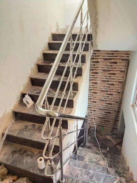 Silver Balcony Ss Staircase Railing, For Residential Color Silver Design Panel Glass Type None Material Ss 304 Position - Image 7