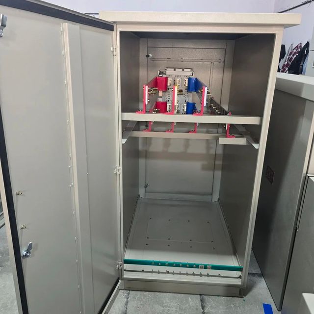 Feeder Pillars Phase Three Phase Current Rating (A) 250 A Busbar Material Aluminium Features Canopy / Rain Hood Mounting Type Floor - Image 6