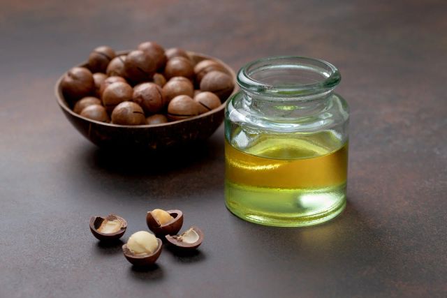Refined Macadamia Oil Suitable For Salad Dressings Cooking And Beauty Applications Natural Source Of Essential Fatty Acids And Nourishment - Image 5
