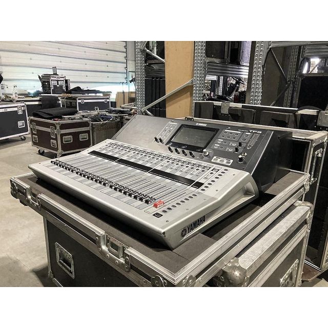 Yamaha TF3 24 Channel Digital Mixer - Image 2