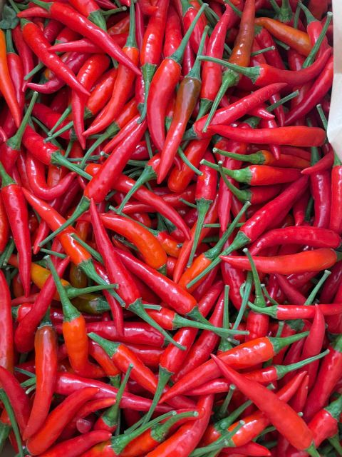 Red hot chili peppers from Vietnam, size 3–7 cm. - Image 1