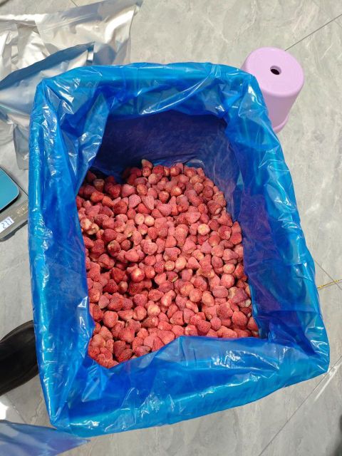 Strawberry freeze dried fruits Packaging box Flavor Strawberry Texture Dry And Crumbly Type freeze dried fruits Processing Type freeze dried - Image 5