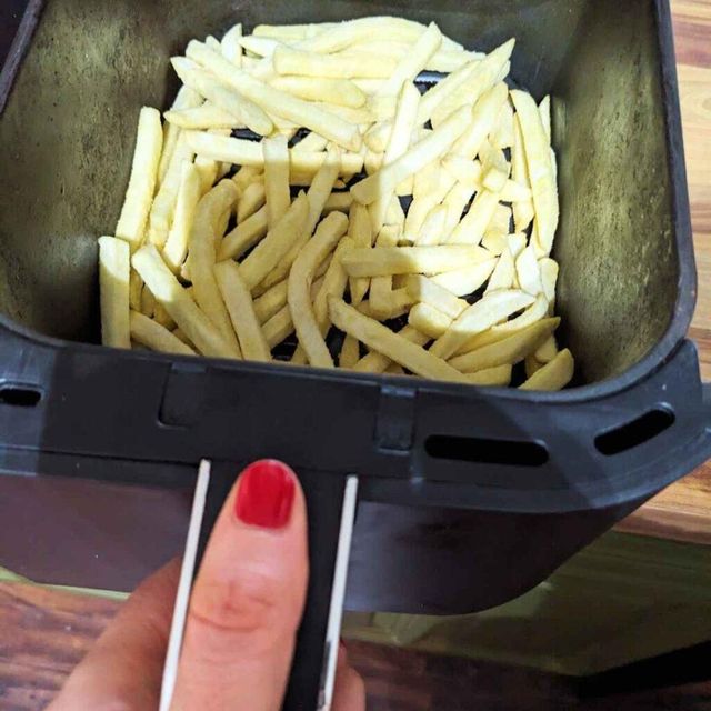 Frozen French Fries Straight Cut Potato Product With Golden Finish For Importers Retailers And Wholesale Supply - Image 3