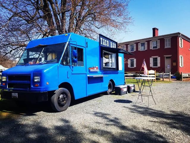High Capacity Food Service Trailer Created For Fresh Taco Preparation Durable Construction And Modern Kitchen Design - Image 1