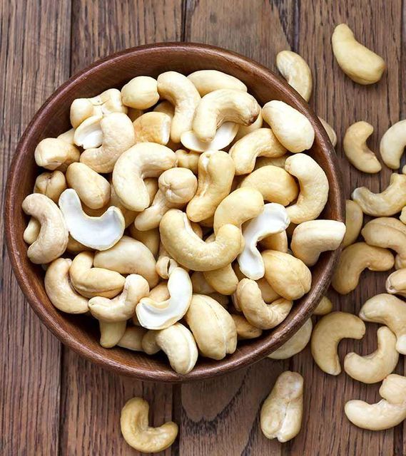 Natural Whole Cashew Nuts with High Nutritional Value for Health Food Markets and Commercial Buyers - Image 2