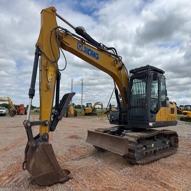 Powerful Crawler Excavator With Advanced Hydraulic System For Mining Landscaping And Site Development - Image 4