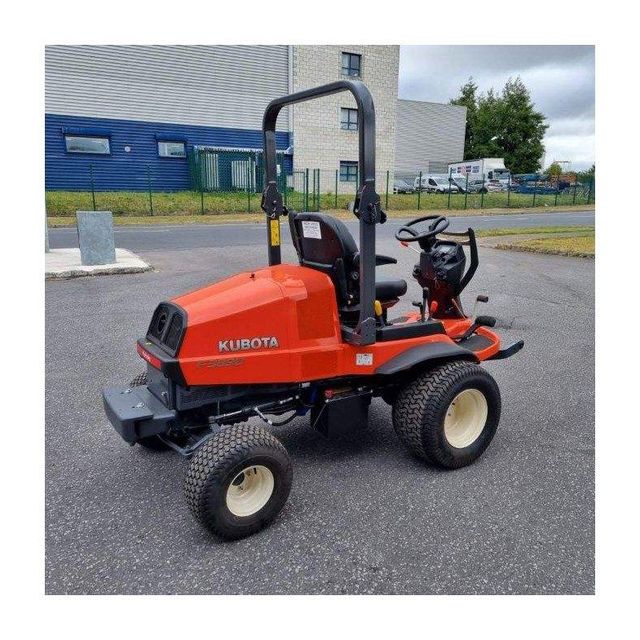 Kubota G231 ride on mower for professional lawn care heavy duty grass cutting equipment with reliable diesel engine wide cutting deck and smooth driving system suitable for contractors and landscaping businesses - Image 4