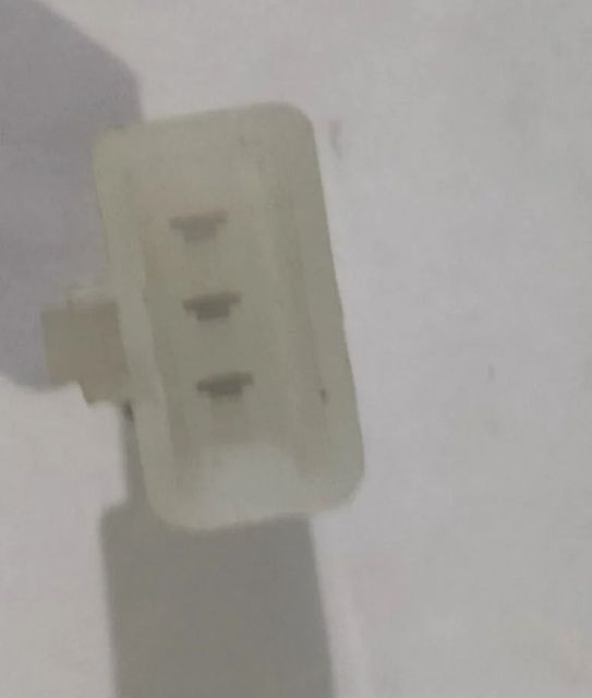 250 Series Connectors Color White Number Of Pins 2 Material Plastic Usage/Application Automotive Connector Type Molex - Image 2