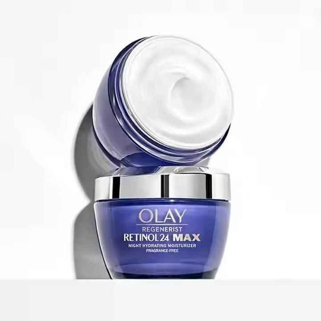 Olay Brightening Body Lotion for Women with Lightweight Vitamin C, Visibly Improves Skin - Image 2