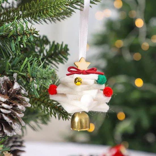 Stylish Felt Mini Tree Pendants for Holiday Celebrations - Image 1