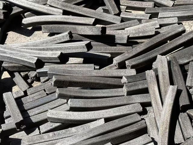 Sawdust Briquette Charcoal Weight > 10 kg to 25 kg Area of Application Food, Industry - Image 2