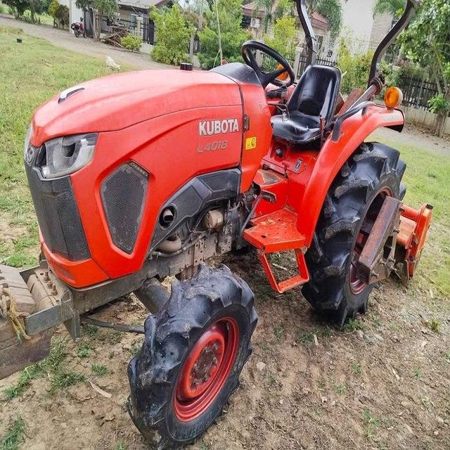 High Power Kubota L4018 4WD Agricultural Tractor 55HP with Engine Pump Multiple Attachments - Image 2