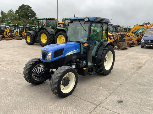 New Holland T4030F Narrow Super Steer Tractor (ST26800) - Image 3