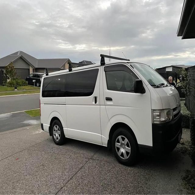 Authentic 2022 Hiace Left Hand Drive Diesel Van Manual Transmission Euro 4 Emission Standard 11-20 Seats - Image 1