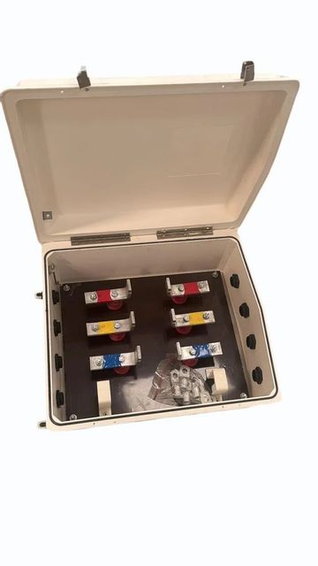 SMC LT FUSE BOX Cable Entry 4 Connection Type 8 Way Product Code SMCFUSEBOX Temperature Resistance 210 Inside Dimensions - Image 3