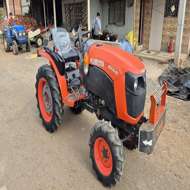 Kubota B2441 Red Farming Tractor 3 Cylinder Engine Advanced Power Steering 4x4 Drive 4WD Best Market Price - Image 3