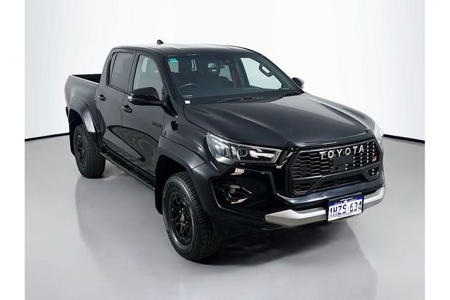 Used Cars / TOYOTA HILUX 2014 - 2025 SR5 FULL OPTION 4X4 2.7 V4 GCC SPECS For Sale and Export Worldwide - Image 2