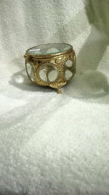 Round Gold Fancy Jewelry Boxes Color Gold Shape Round Ideal For Gift Jewellery Box Material - Image 2
