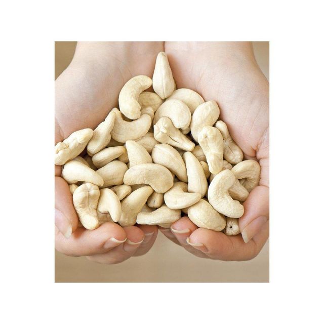 premium cashew nuts for healthy snacking high quality whole cashew kernels rich in protein fiber and healthy fats ideal for daily consumption roasting baking and cooking use for home kitchens and commercial food businesses - Image 1