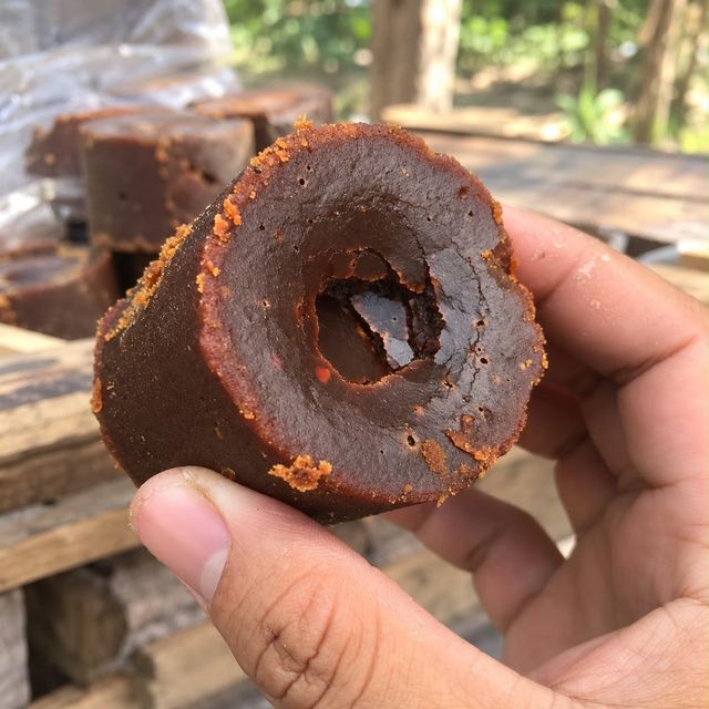 Premium Indonesian Arenga Palm Sugar – Traditional Block / Jaggery - Image 3