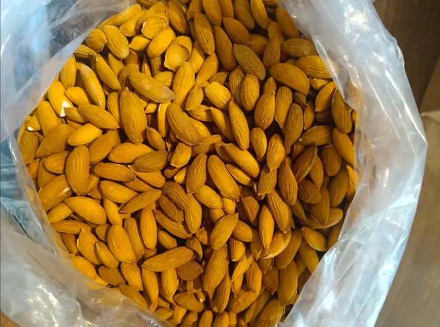 CAREFULLY SELECTED PREMIUM GRADE ALMONDS SUITABLE FOR BALANCED AND WELLNESS FOCUSED LIFESTYLES 20Kg SALE - Image 2