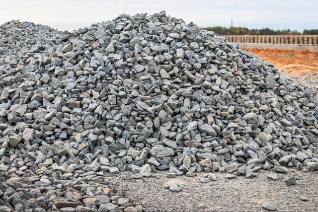 Construction Crushed Stone Color Gray Type Crushed Form Crushed Fragments, Solid Usage/Application Construction Country of Origin Made in - Image 1