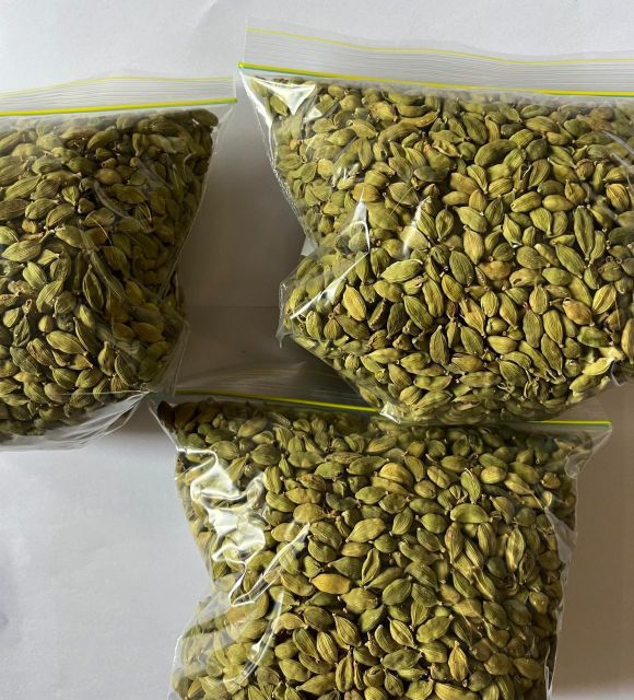 Green Cardamom Size 6mm Form South Africa Color Vibrant Green Aroma Sweet, Spicy, And Slightly Minty Aroma Strength Strong, Characteristic Fragrance - Image 2
