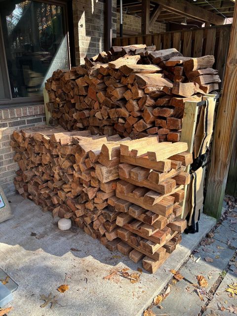High quality oak firewood kiln dried and packed in bags ensures efficient burning and minimal smoke perfect for homes available now with fast delivery and wholesale pricing - Image 3
