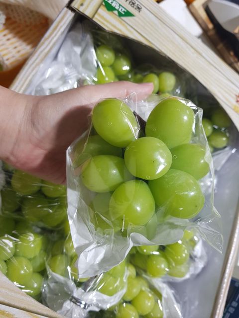 Shine Muscat over 18Brix, 4kg/ctn packing - Image 3