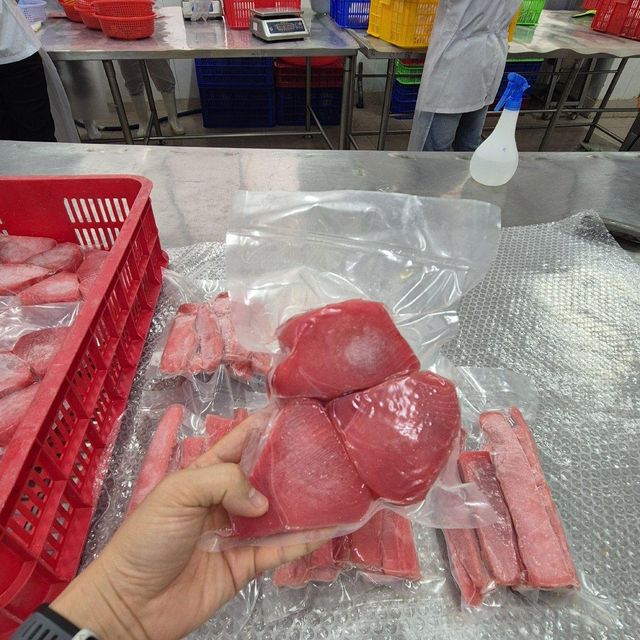 Premium Frozen Yellowfin Tuna Steak - IQF, IVP - Image 1
